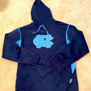 UNC nike pullover, Men’s small but runs large